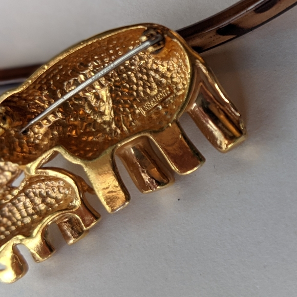 Krementz Polished Gold Tone Elephants Mama & Baby Blue Crystal Eyes Vintage - Picture 3 of 8